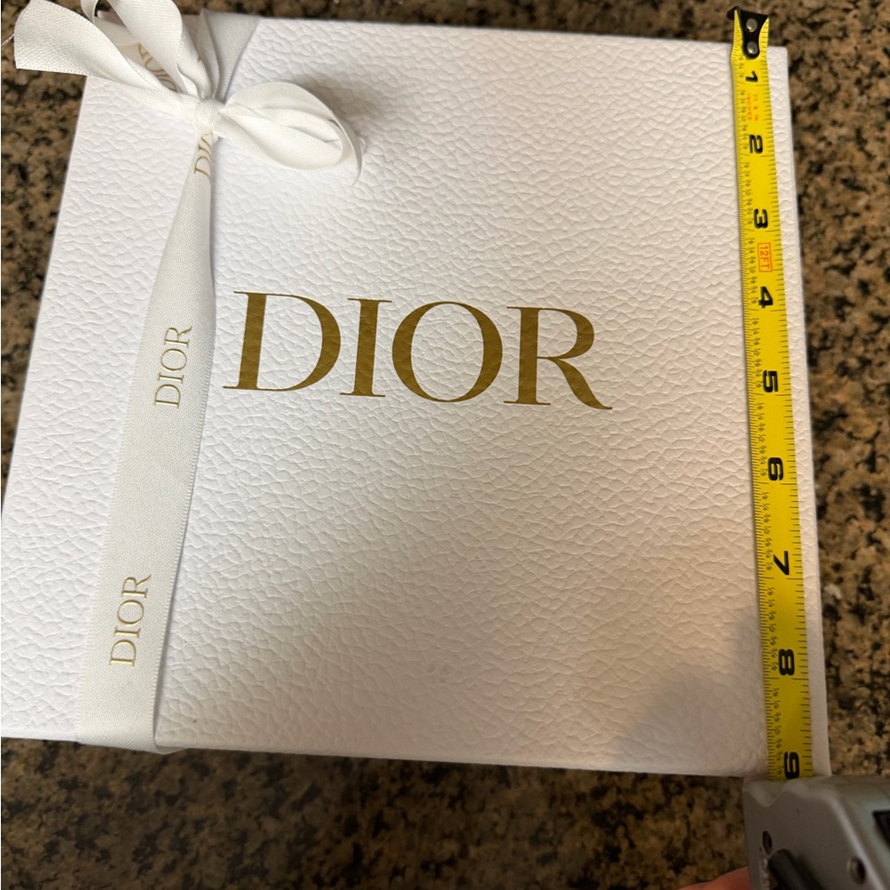 ‼️SOLD‼️ Dior White Box with Gold Lettering - Picture 6 of 6